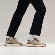 Slip on tan sneakers kizik 