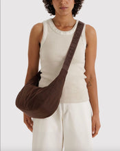 Baggu Medium Nylon Crescent Bag - Coffee