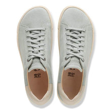 wide toe box supportive sneaker 