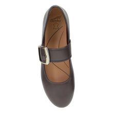 Brown flat with buckle 
