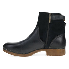 Black ankle boot with side zipper
