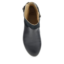 Black ankle boot with beige interior 