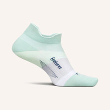 Light green ankle sock with 'feetures' branding 