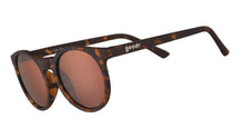 Sunglasses with round tortoiseshell frame and brown lenses 