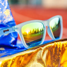 Sunglasses with reflective lenses