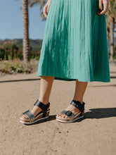 comfortable wedge sandal 
