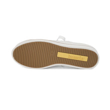 sturdy walking sneaker 