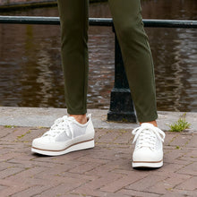 Travel friendly white sneaker 
