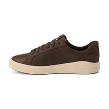 Brown leather Kizik sneaker with beige sole 