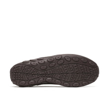 Brown sole with studs tread pattern