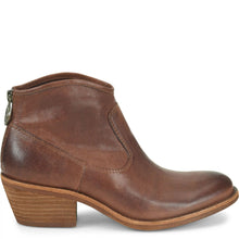 Brown leather ankle boote