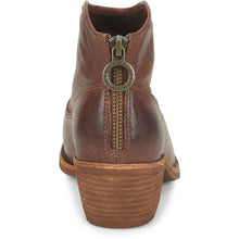 Brown leather ankle boot with a zipper 
