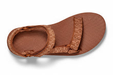 Brown sandal with woven design 