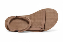 Brown sandal with a strap 